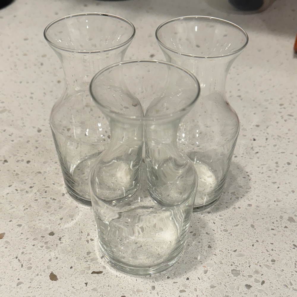 Set of 2 wine pouring glasses, service carafe, wine carafe